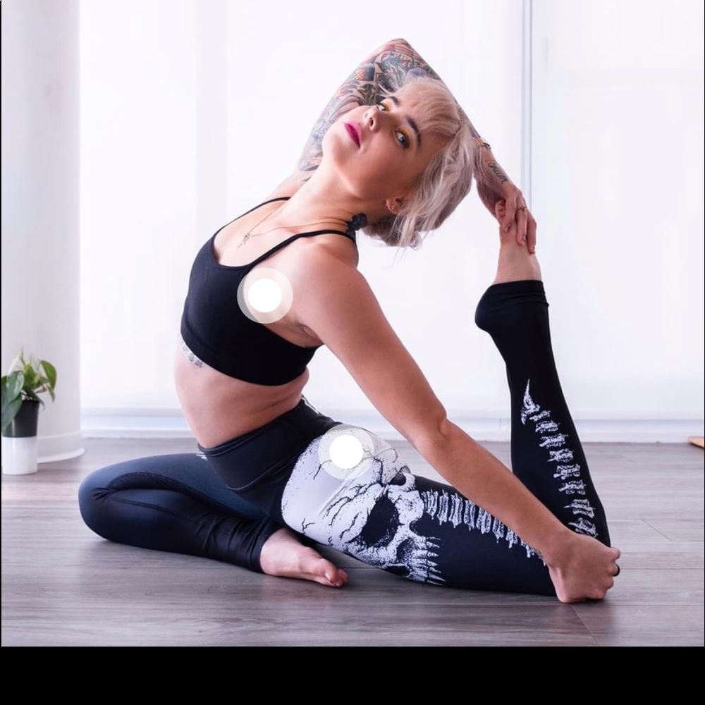 Black widow yoga spinal tap leggings